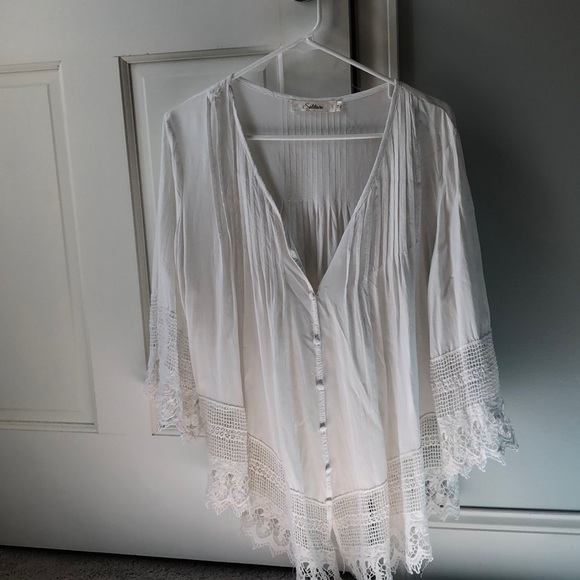 Solitaire Tops - Beautiful white blouse Solitaire Tops - Beautiful white blouse